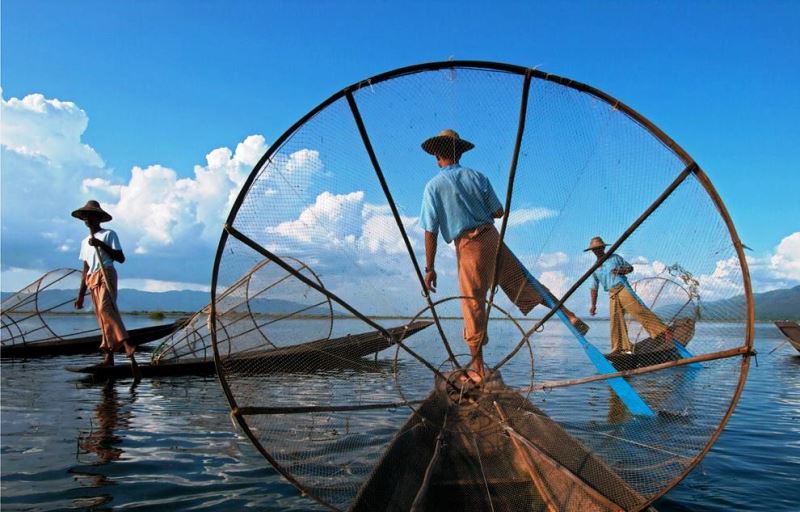 Experience the INSIGHT Myanmar ~ Yangon - Bagan - Mandalay - Amarapura - Irrawaddy River - Mingun Heho - Inle Lake - Indein